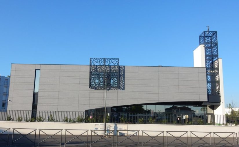 Tout savoir sur la mosquée de Bron, sa construction et ses activités.